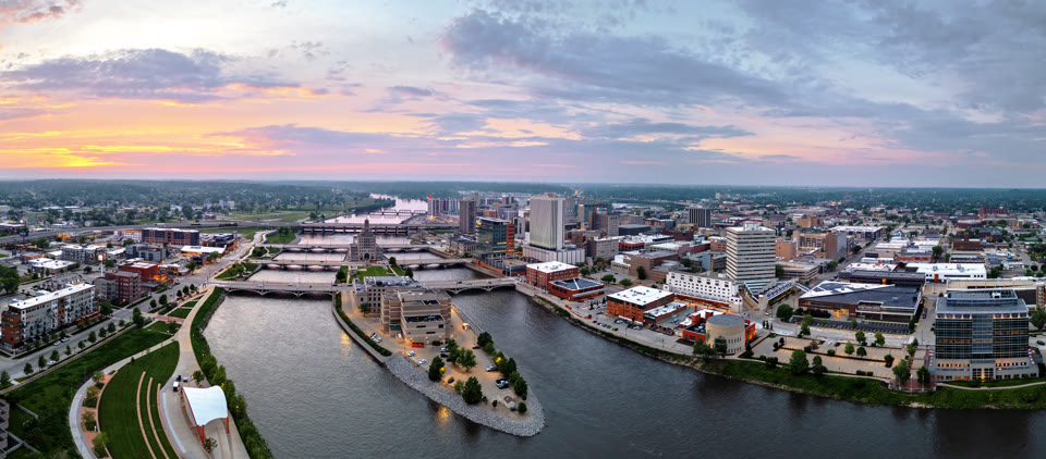 Cedar Rapids, Iowa cityscape on the Cedar River
